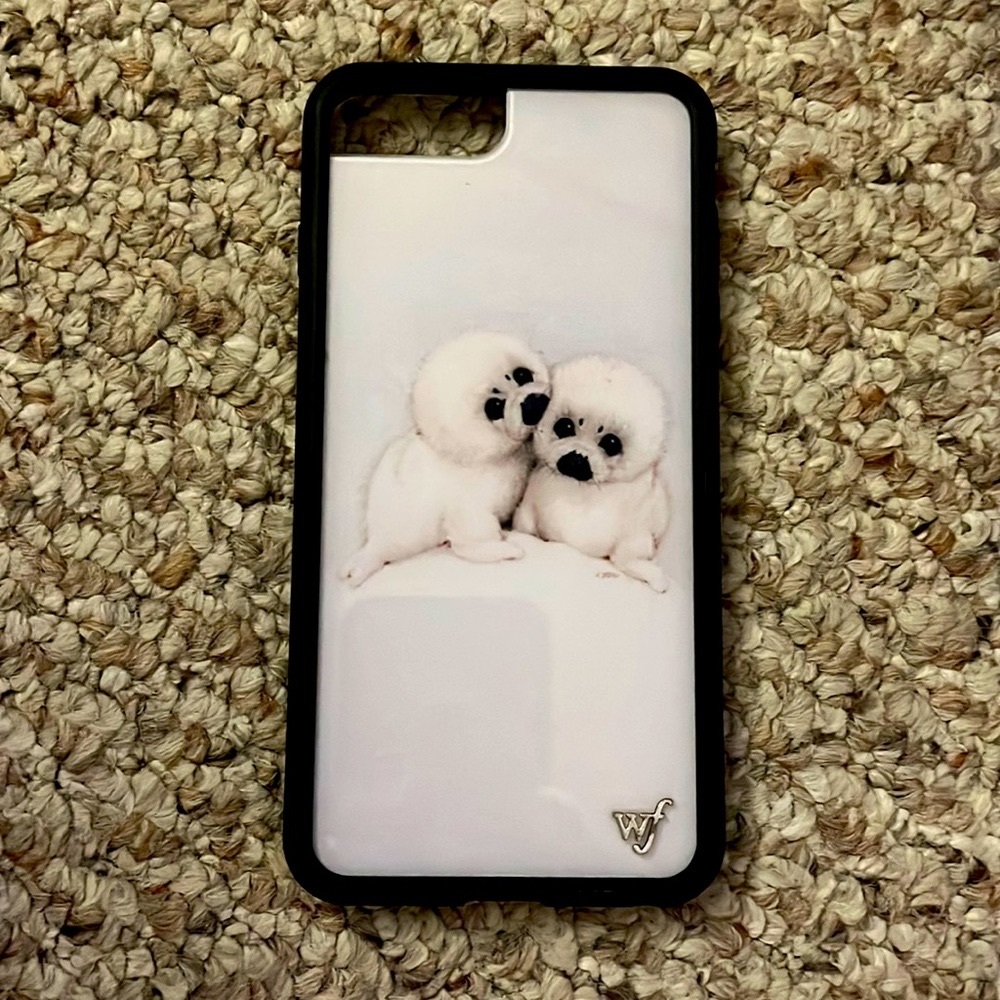 STILL AVAILABLE - Wildflower 6+7+8+ “Baby Seals” case